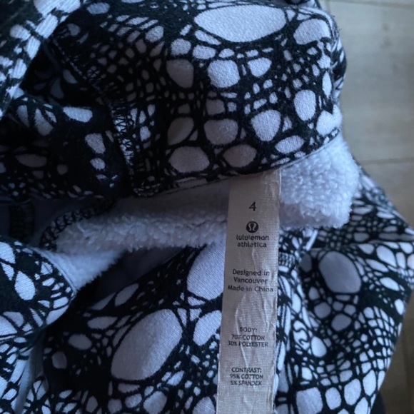 Lululemon Scuba hoodie zipup Nesting Black Bird / Ghost size 4 - Picture 10 of 11